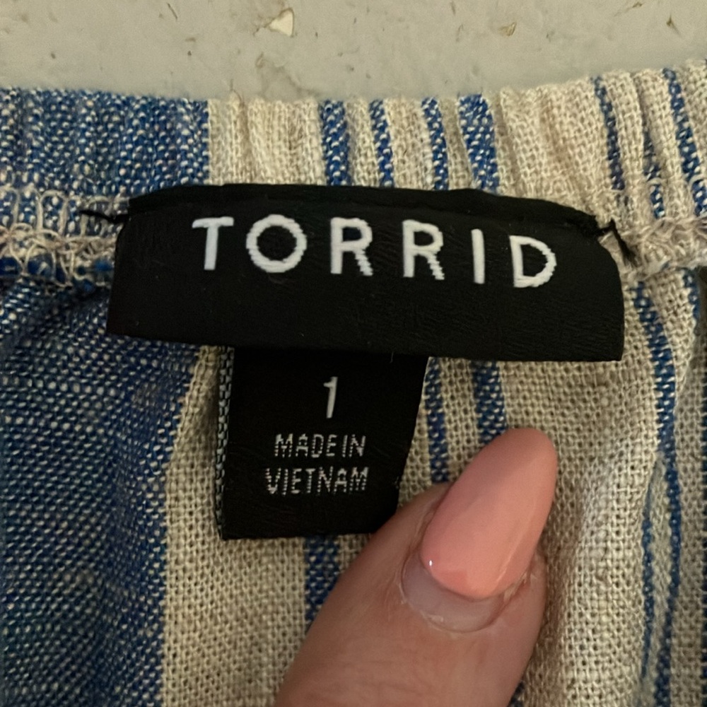 2 Torrid Size 1 (14-16) Linen Blue & Lt Grey Striped Tops, Off Shoulder & Tank - Picture 6 of 11